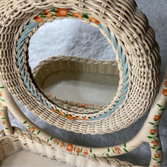 Vintage Woven Wicker Rattan Floral Tabletop Vanity Mirror With Attached Caddy - Picture 10 of 12